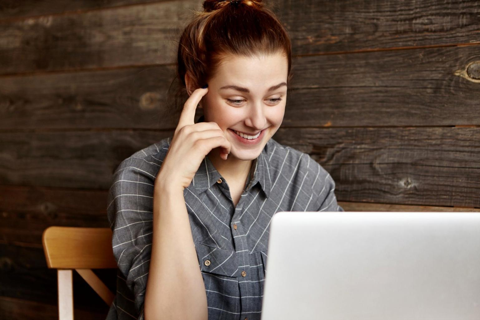 Workshopsituation mit Teilnehmern beim gemeinsamen Lernen