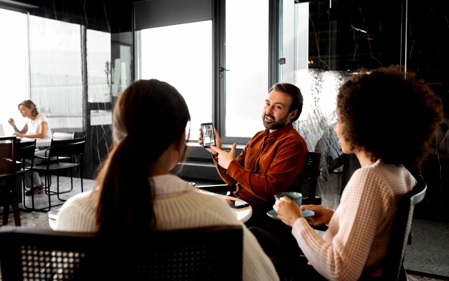 Detaillierte Finanzplanung mit verschiedenen Kategorien und Zeiträumen